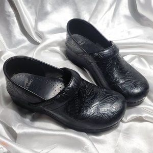 DANSKO professional black tooled paisley print clog shoes SZ 40